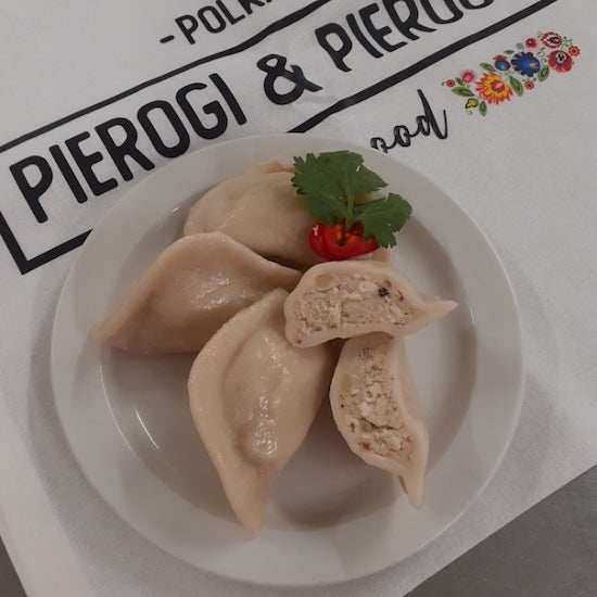 Pierogi ruskie - håndlagde dumplings fylt med kvarg og poteter