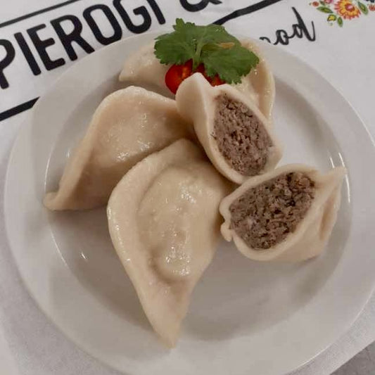 Pierogi z jagnięciną - håndlagde dumplings fylt med lammekjøtt